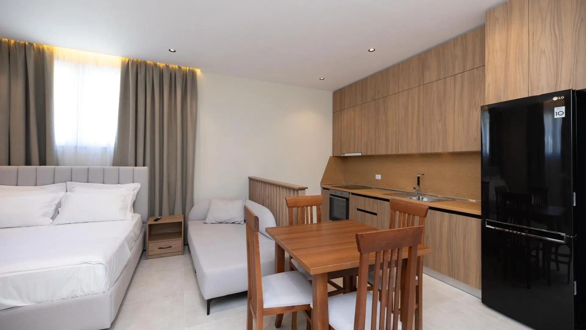 Hotel Aluor Vlorë アパートホテル