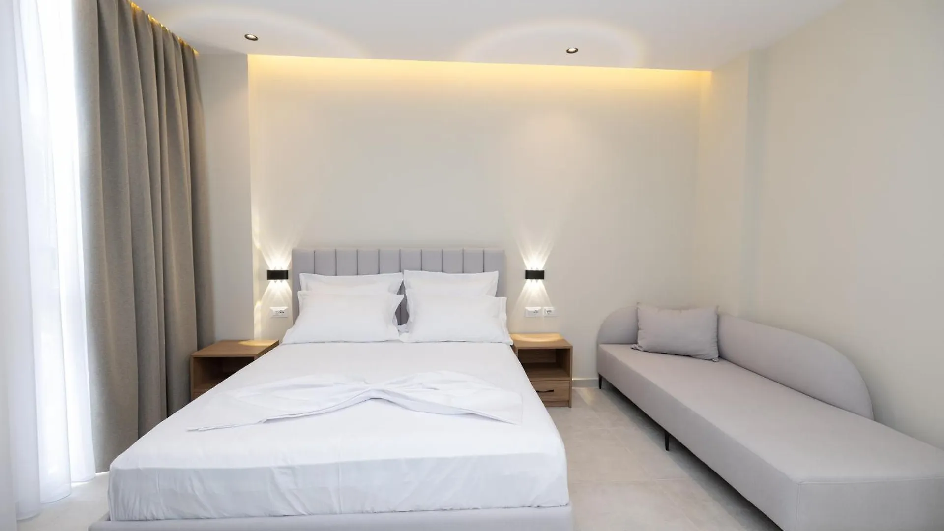 アパートホテル Hotel Aluor Vlorë アルバニア