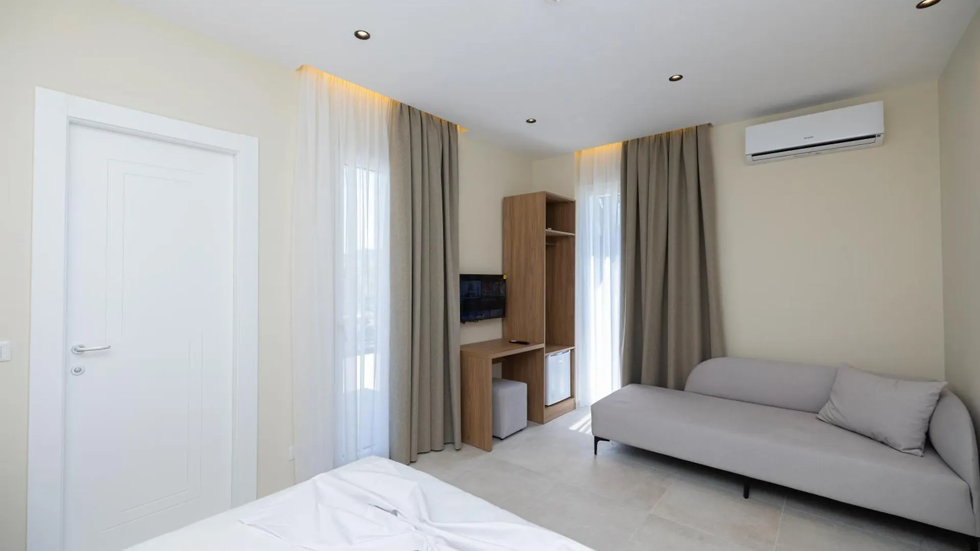 Hotel Aluor Vlorë 0*,
