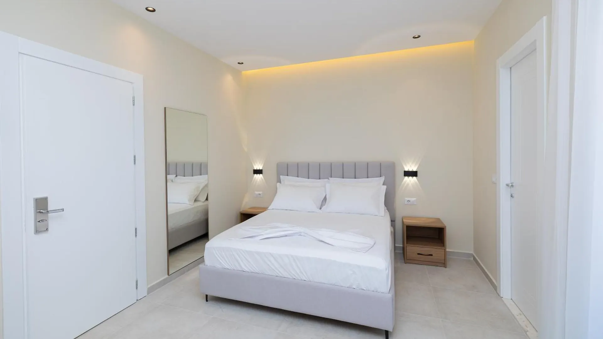 Hotel Aluor Vlorë 0*,  Albanië