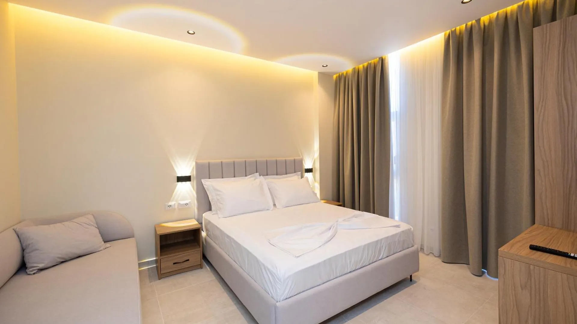 Hotel Aluor Vlorë アパートホテル