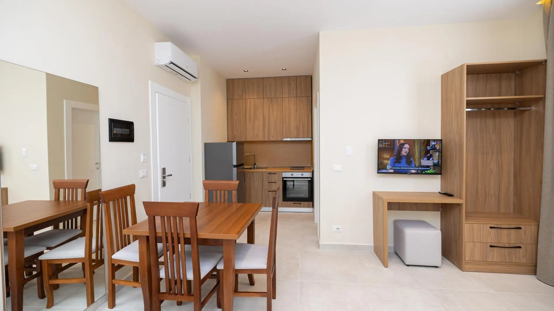 Hotel Aluor Vlorë アパートホテル