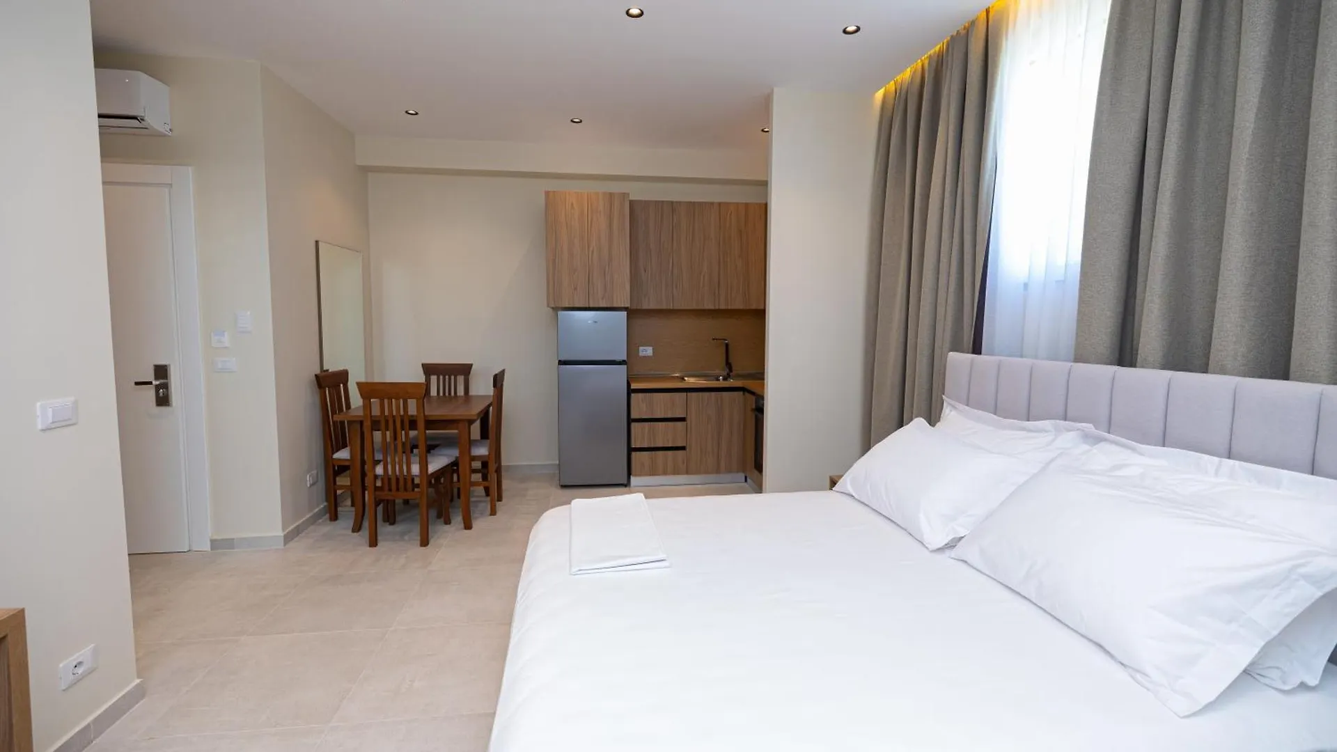 アパートホテル Hotel Aluor Vlorë