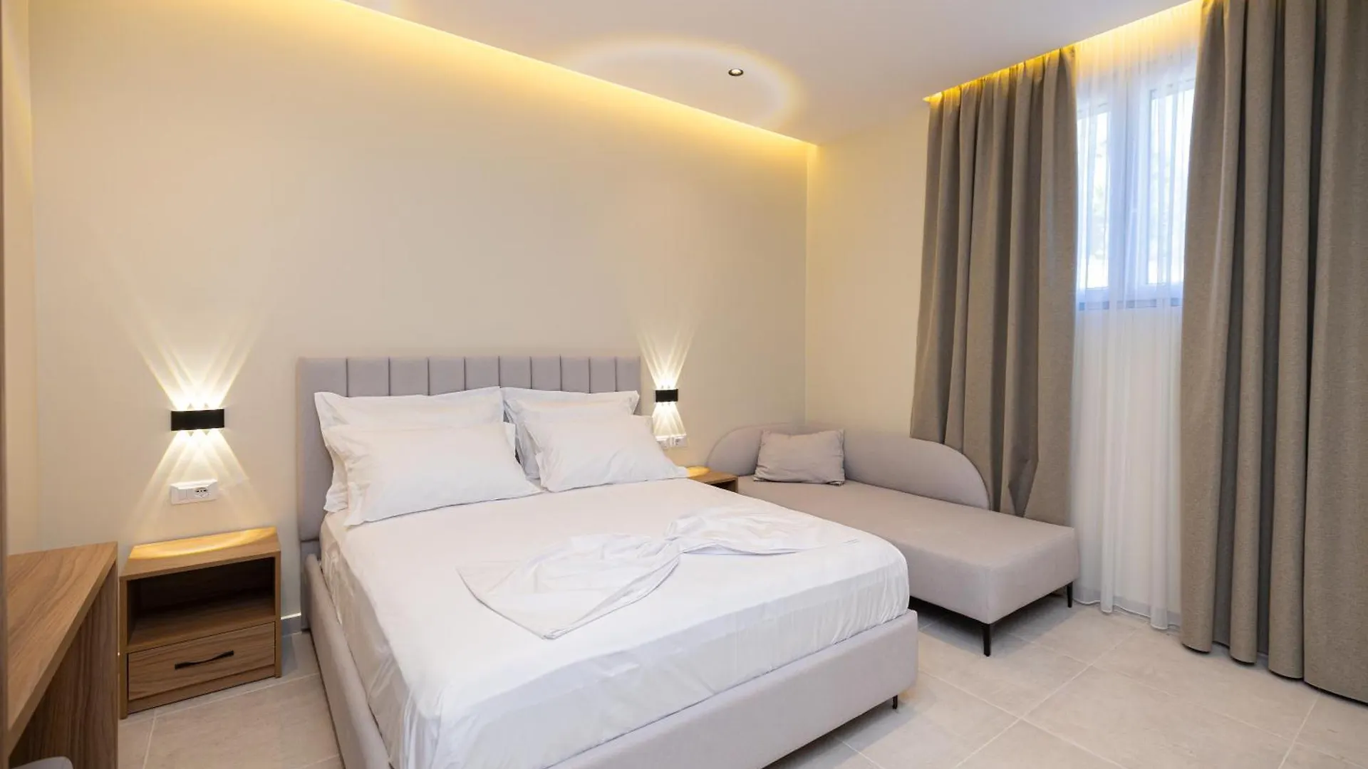 アパートホテル Hotel Aluor Vlorë
