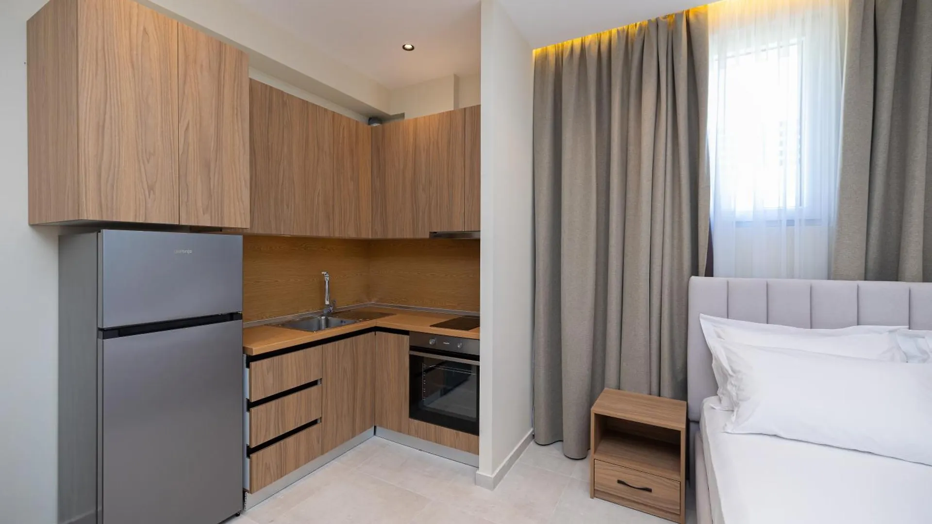 Hotel Aluor Vlorë アパートホテル