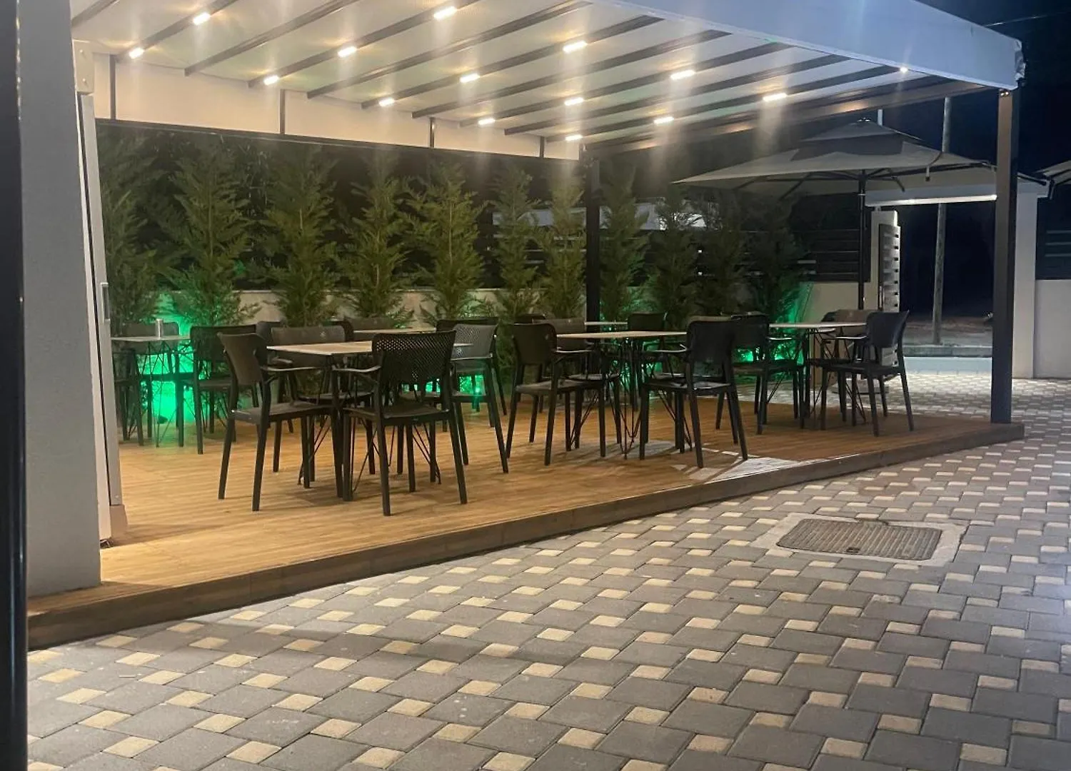 アパートホテル Hotel Aluor Vlorë