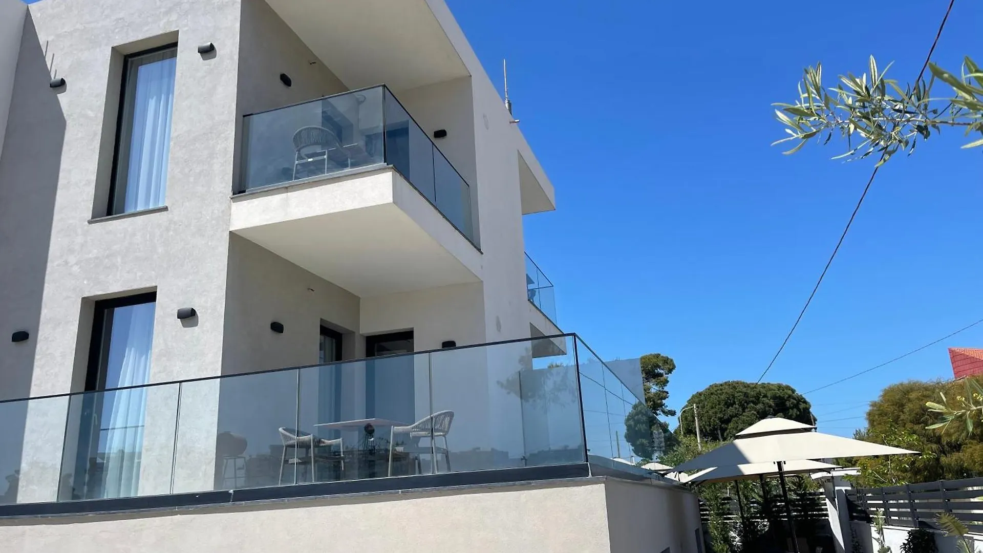 アパートホテル Hotel Aluor Vlorë